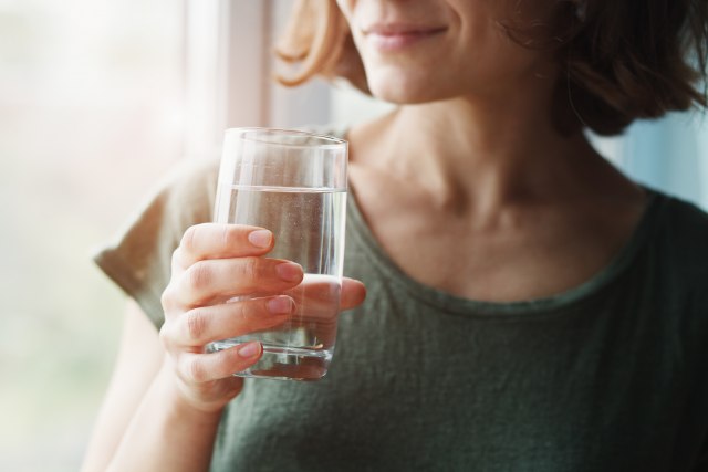 Šta se dešava u telu ako popijete čašu vode čim ustanete?